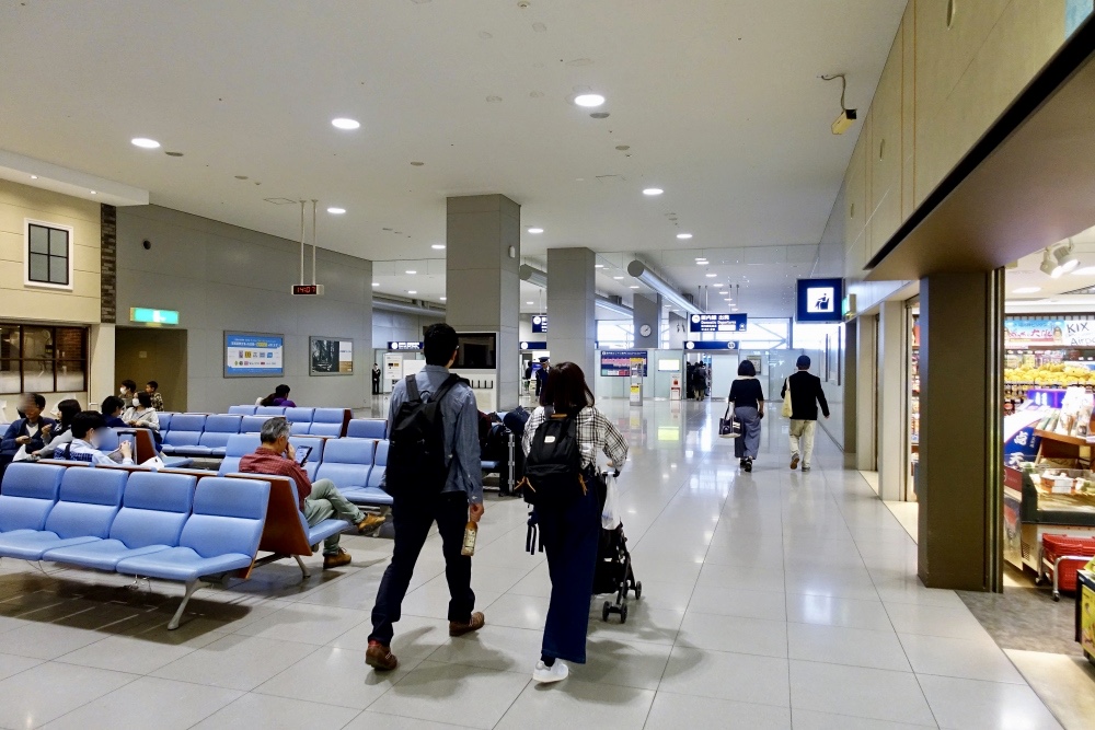 関西国際空港出発口