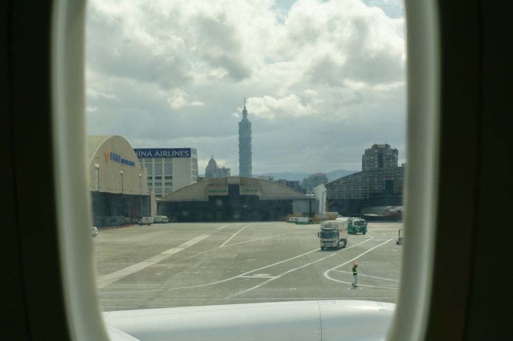 台北松山空港に到着
