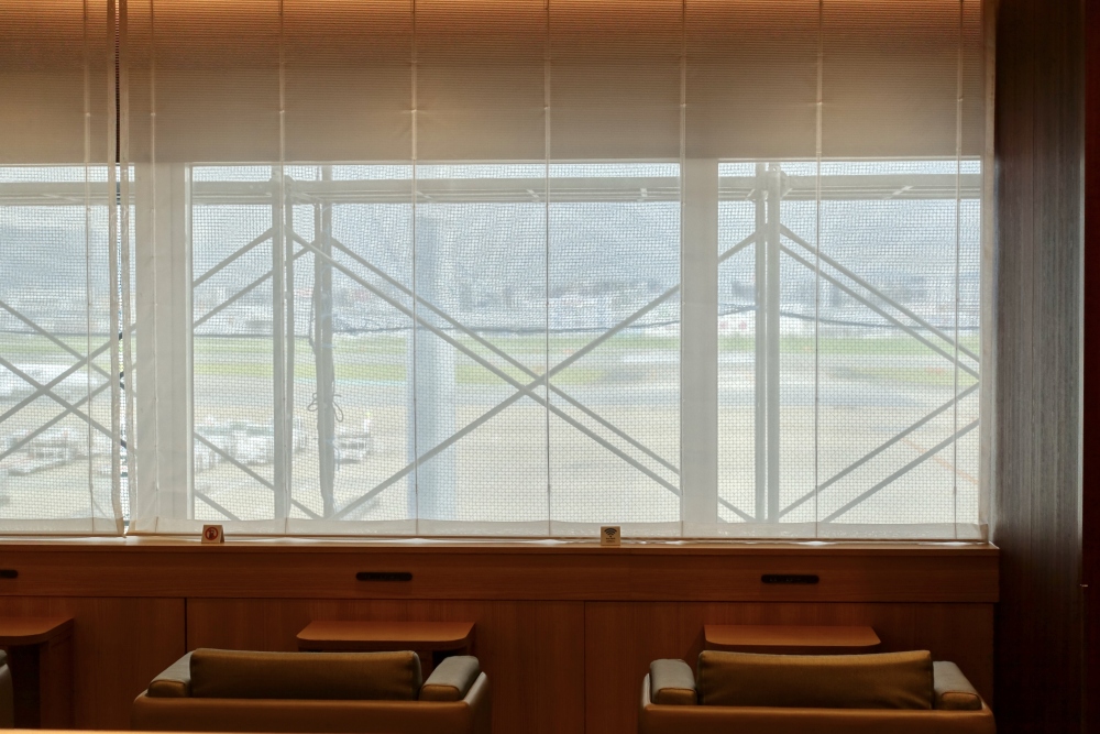 福岡空港JALダイヤ・プレミアラウンジ窓の外