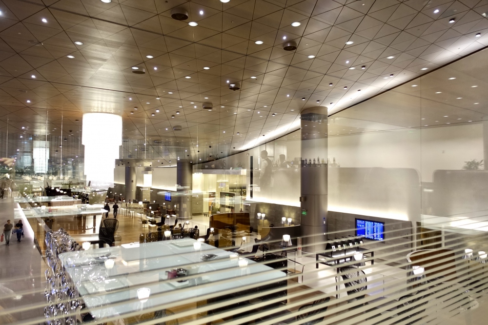 カタール航空ドーハ国際空港アルムルジャンビジネスラウンジ・２階レストラン窓側からの眺め