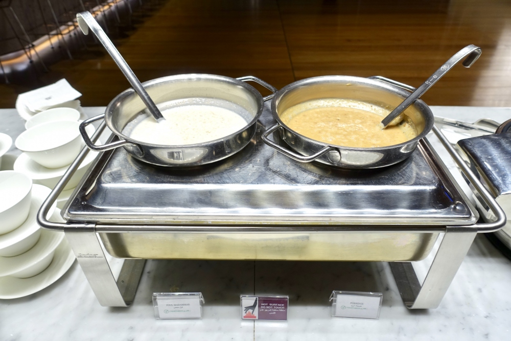 カタール航空ドーハ国際空港アルムルジャンビジネスラウンジ朝食ブッフェスープ