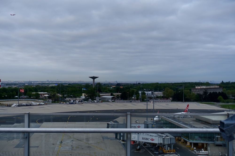 シャルル・ド・ゴール国際空港カタール航空プレミアムラウンジテラスから駐機場側