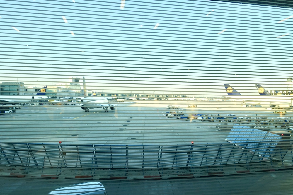 フランクフルト国際空港ルフトハンザセネターラウンジ窓からの眺め