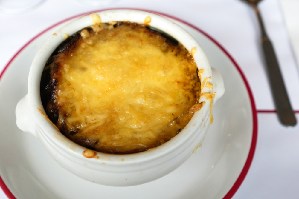 パリの安くて美味しいレストラン特集・フレンチオニオンスープ