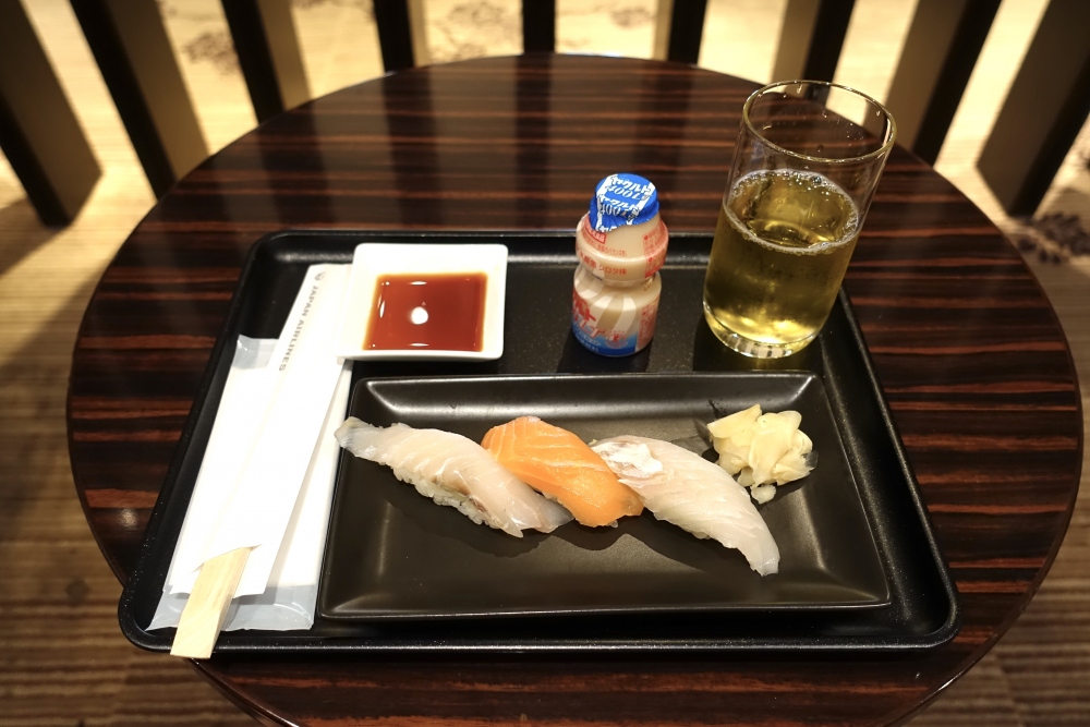 成田空港JALファーストクラスラウンジお寿司は美味しかった