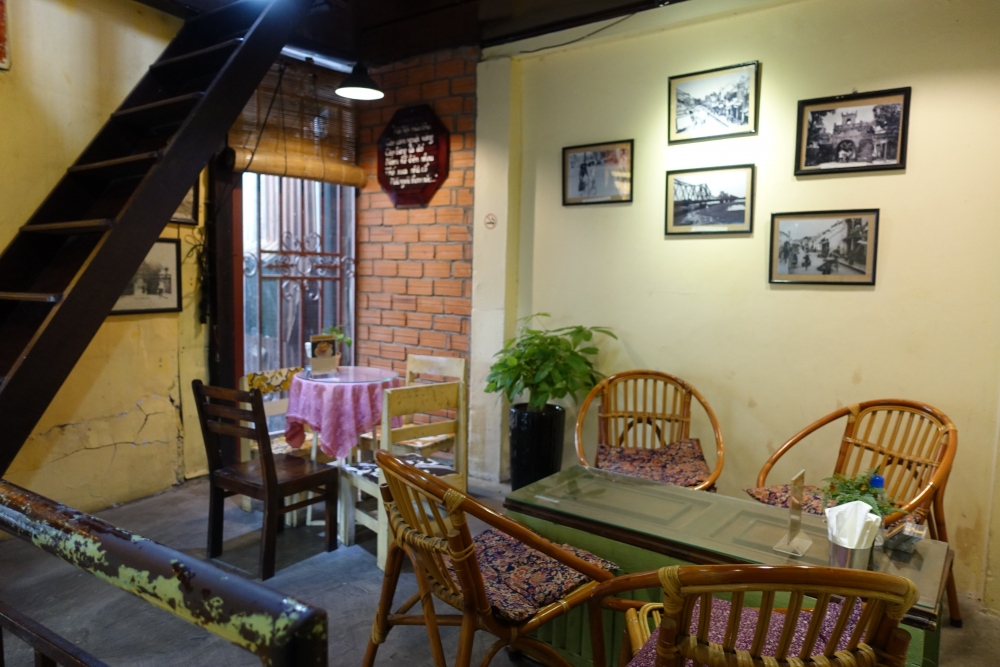エッグコーヒーの名店Little HaNoi Egg coffee2階
