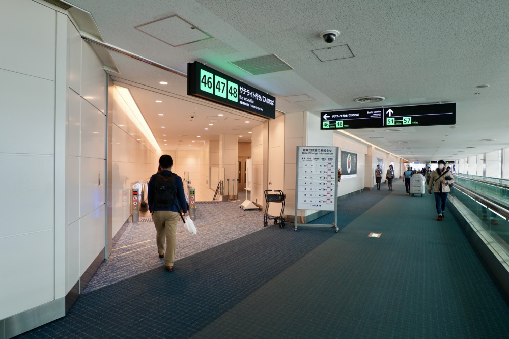 羽田空港第二ターミナルサテライトへの行き方・エスカレーター乗り口