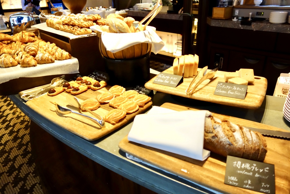 セントレジスホテル大阪朝食のパンコーナー