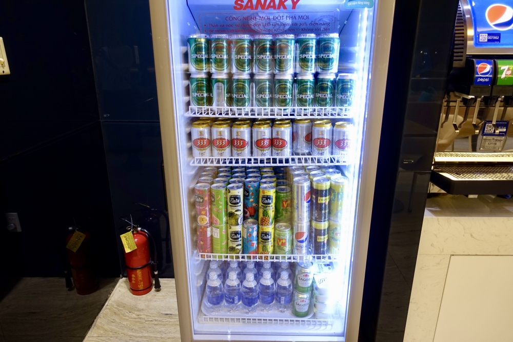 ホーチミンタンソンニャット国際空港アプリコットラウンジ冷蔵庫