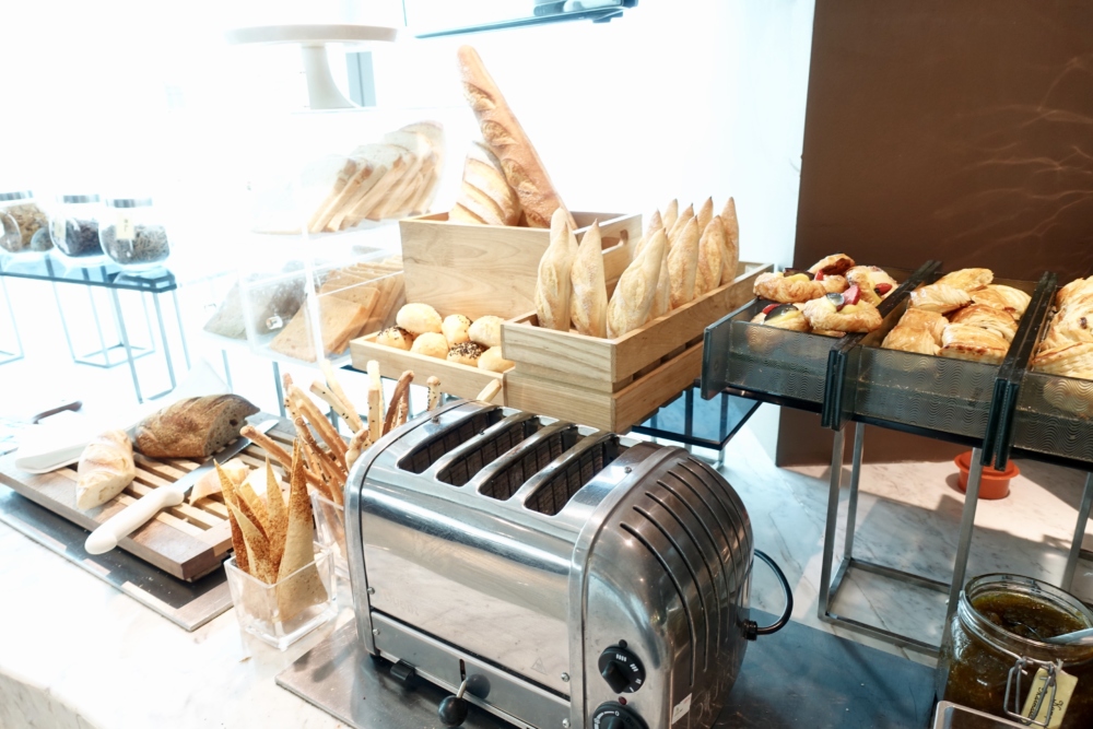 ルメリディアンサイゴン22階のクラブラウンジフードカウンター朝食パン