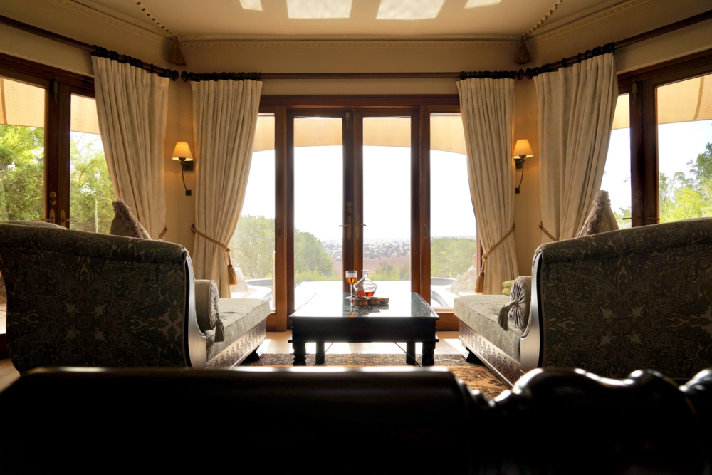 Al Maha a Luxury Collection Desert Resort & Spaベドウィンスイートのベッド