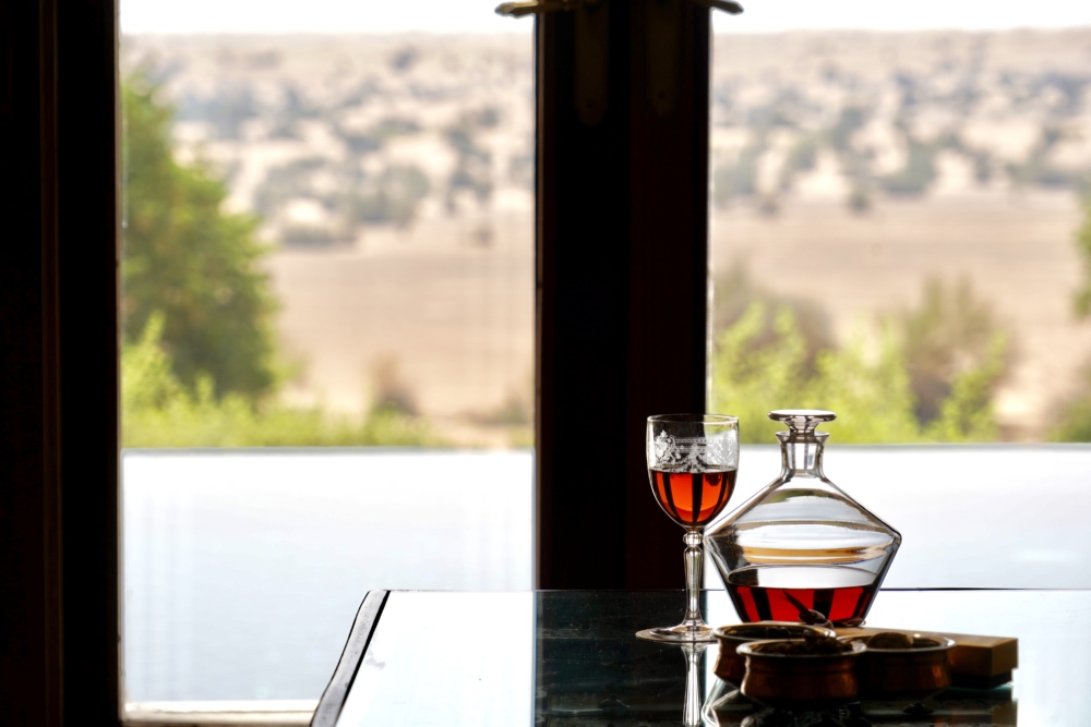 Al Maha a Luxury Collection Desert Resort & Spaベドウィンスイートの応接セット