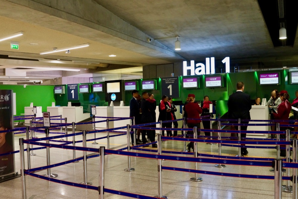 パリ・シャルル・ド・ゴール空港ターミナル1mpカタール航空チェックインカウンターがあるのはホール1