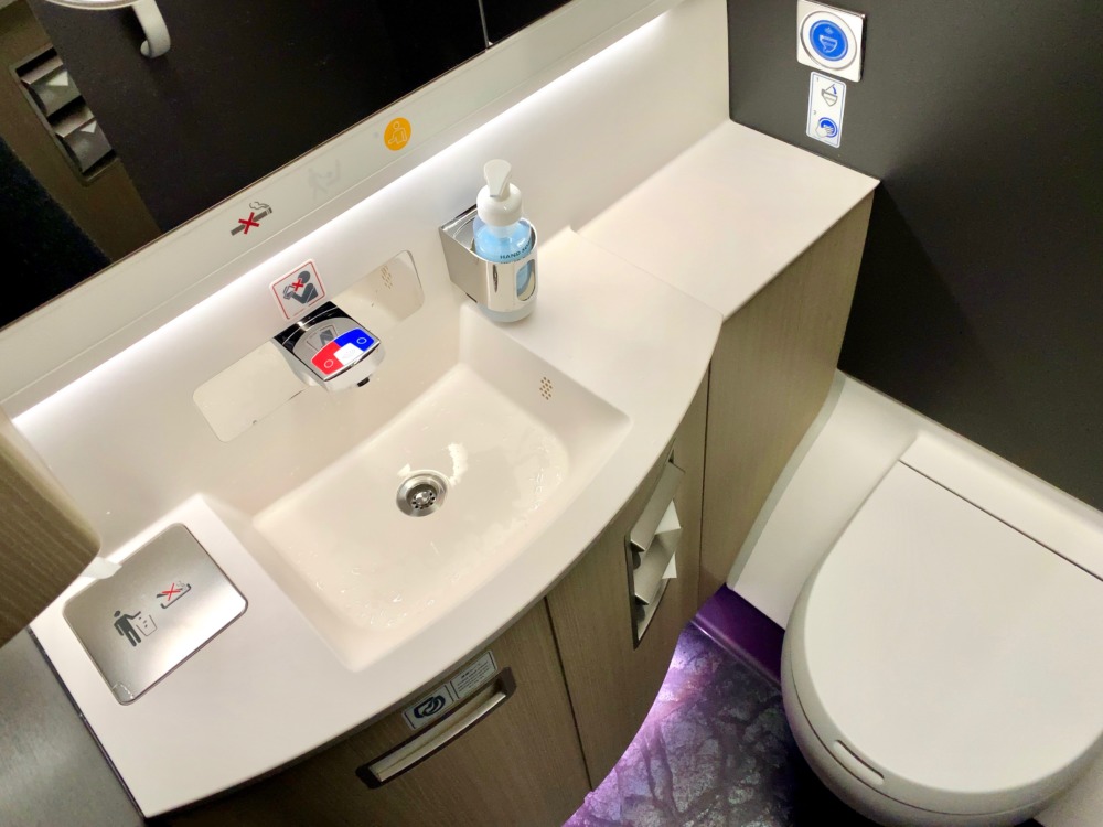 A350-900JAL国内線新型ファーストクラスのお手洗い