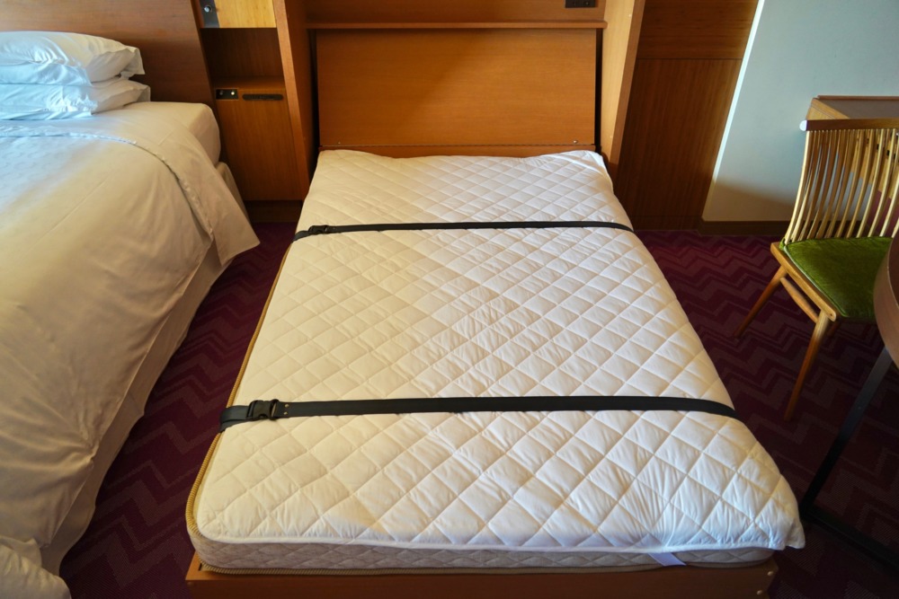 シェラトン沖縄サンマリーナリゾート・プレミアムオーシャン・補助ベッドを出したところ