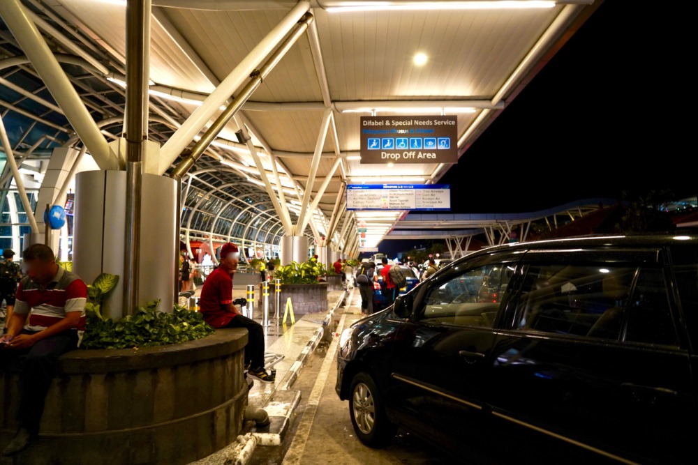 インドネシア・ングラライ国際空港国際線ターミナルに到着