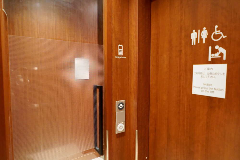 広島空港JALサクララウンジ・トイレ
