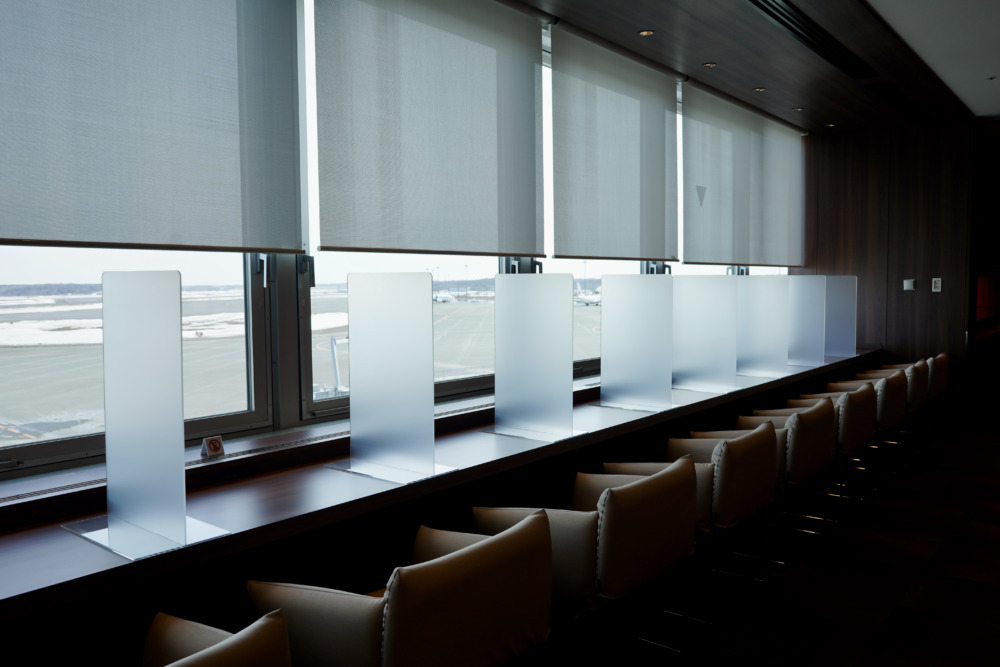 新千歳空港JALダイヤモンドプレミアラウンジ・ラウンジエリア・窓側