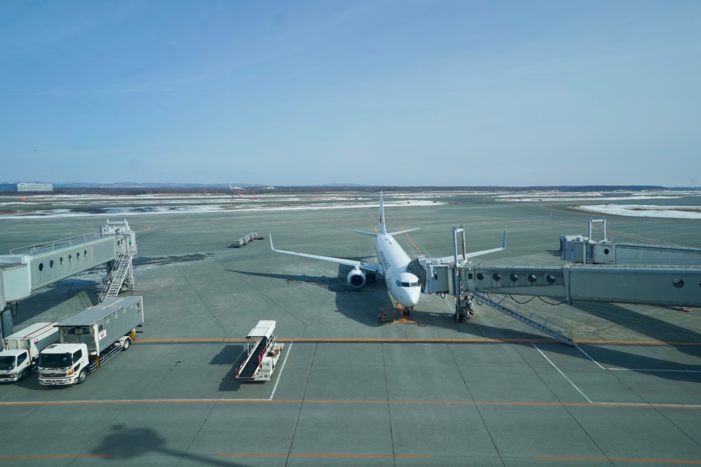 新千歳空港JALサクララウンジ・カウンター席からの眺め