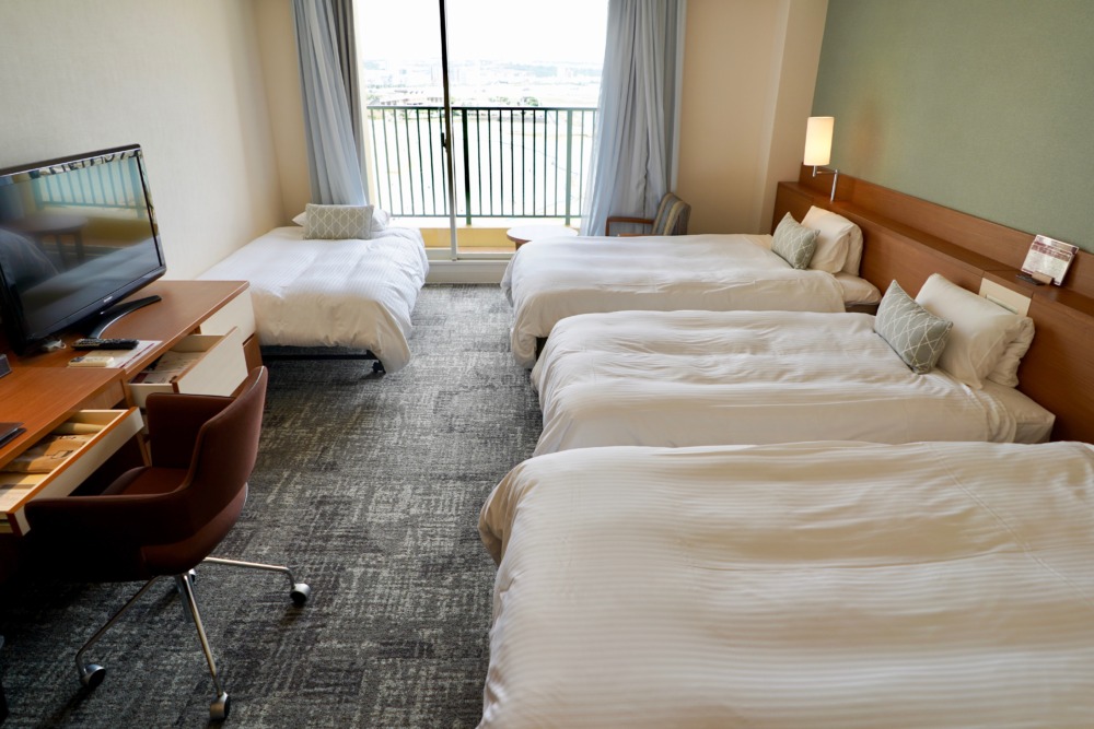ベッセルホテルカンパーナ沖縄宿泊記・オーシャンビュー クアッドルーム（禁煙）・ベッドルームの全景