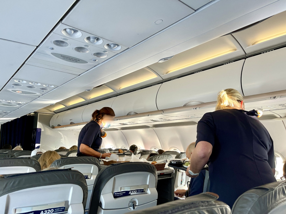 ルフトハンザビジネスクラス搭乗記/A320ビジネスクラス/機内食サービス開始