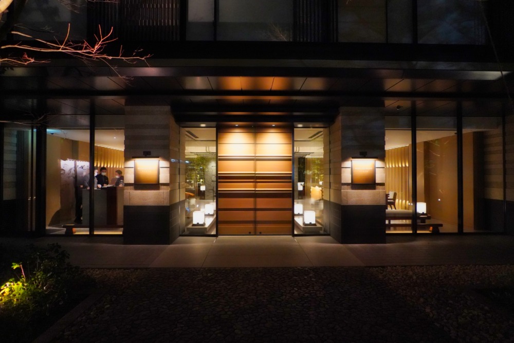 HOTEL THE MITSUI KYOTO宿泊記・夜のエントランス