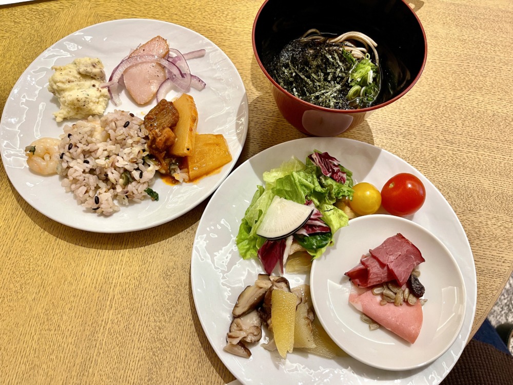JWマリオット・ホテル奈良エグゼクティブラウンジ・カクテルタイムのフードプレゼンテーション・実食