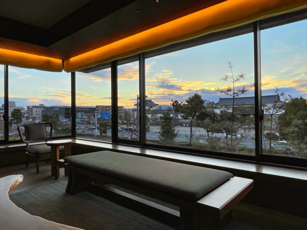 HOTEL THE MITSUI KYOTO宿泊記・ニジョウスイート・窓から見る夕焼け