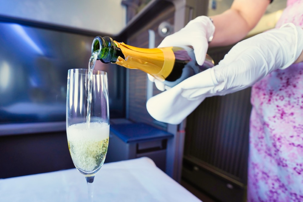 ANA新型ファーストクラス搭乗記・The suite・機内食・シャンパン
