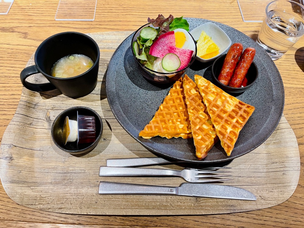 モクシー京都二条宿泊記・朝食のワッフルセット