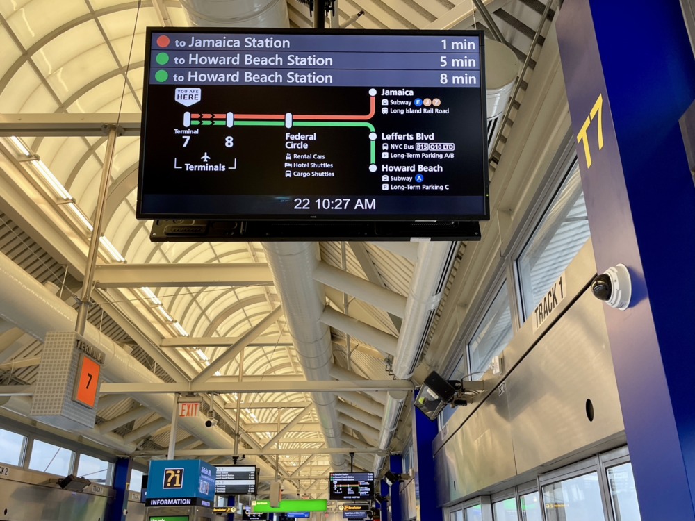 JFK空港・エアトレインの乗り方・電光掲示板