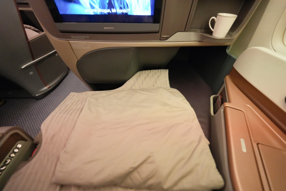 シンガポール航空ビジネスクラス搭乗記・寝具