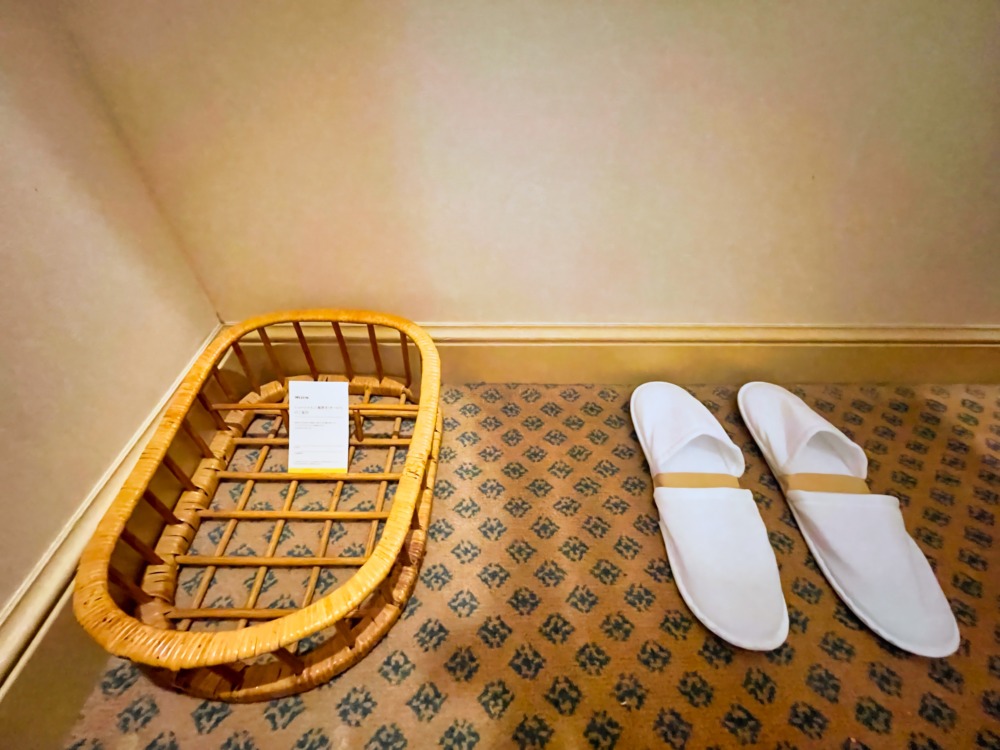 ウェスティンホテル東京宿泊記・クローゼットの靴磨きサービス
