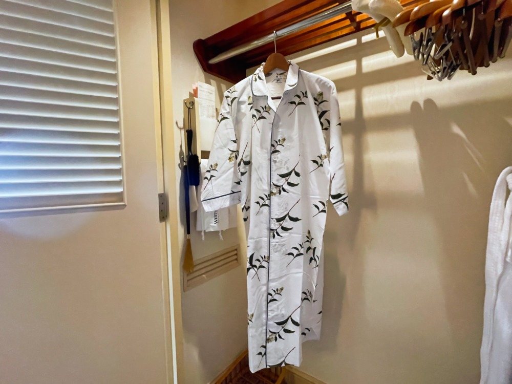 ウェスティンホテル東京宿泊記・パジャマを広げたところ