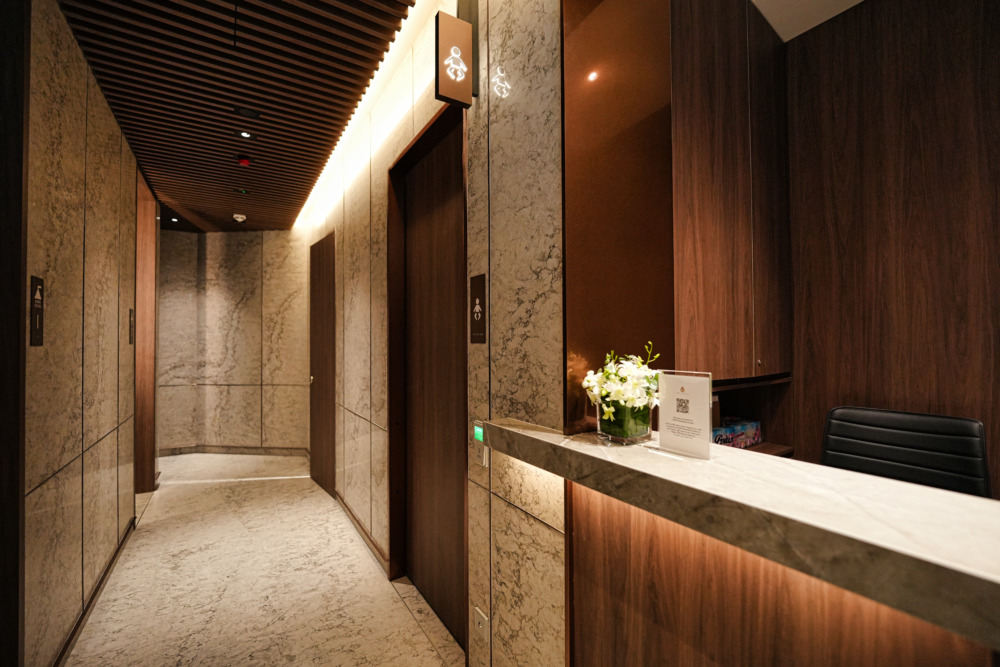 チャンギ国際空港・シンガポール航空ザ・プライベートルーム訪問記・シャワー室のレセプション