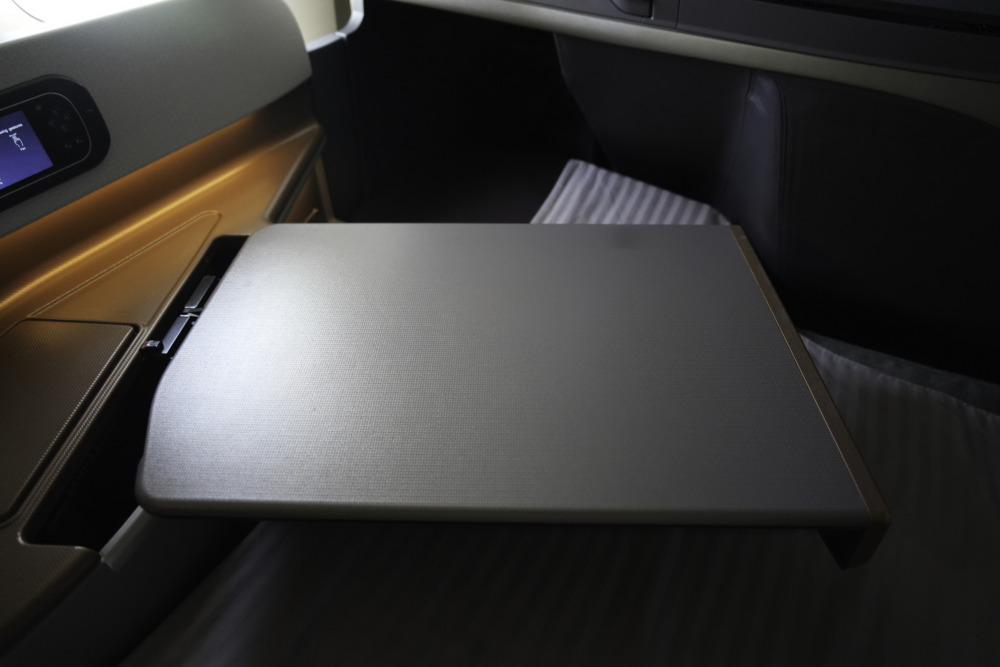 シンガポール航空ビジネスクラス搭乗記・テーブル基本ポジション