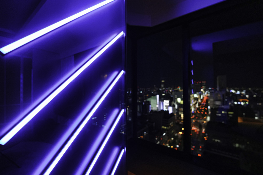 W大阪宿泊記・ターンダウン後の寝室から見る夜景