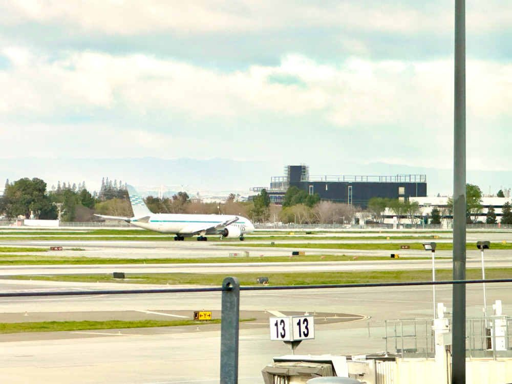サンノゼ国際空港ZIPAIR機着陸