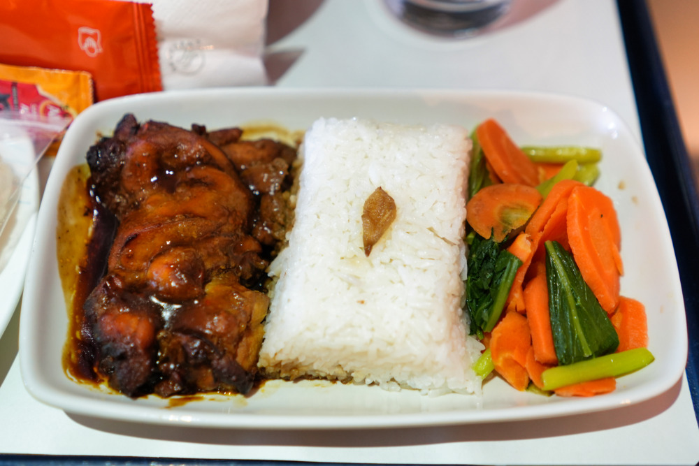 ガルーダインドネシア航空ジャカルターデンパサールビジネスクラス搭乗記・ターミナル3・機内食・チキンソテー