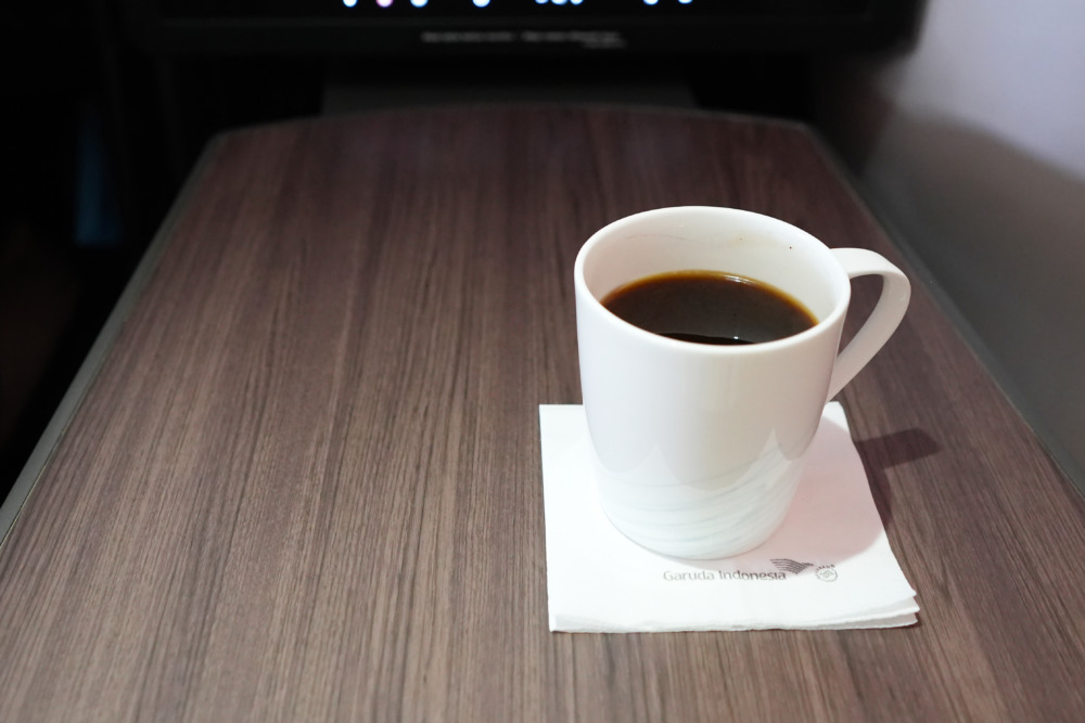 ガルーダインドネシア航空ジャカルターデンパサールビジネスクラス搭乗記・ターミナル3・機内食・インドネシアコーヒー