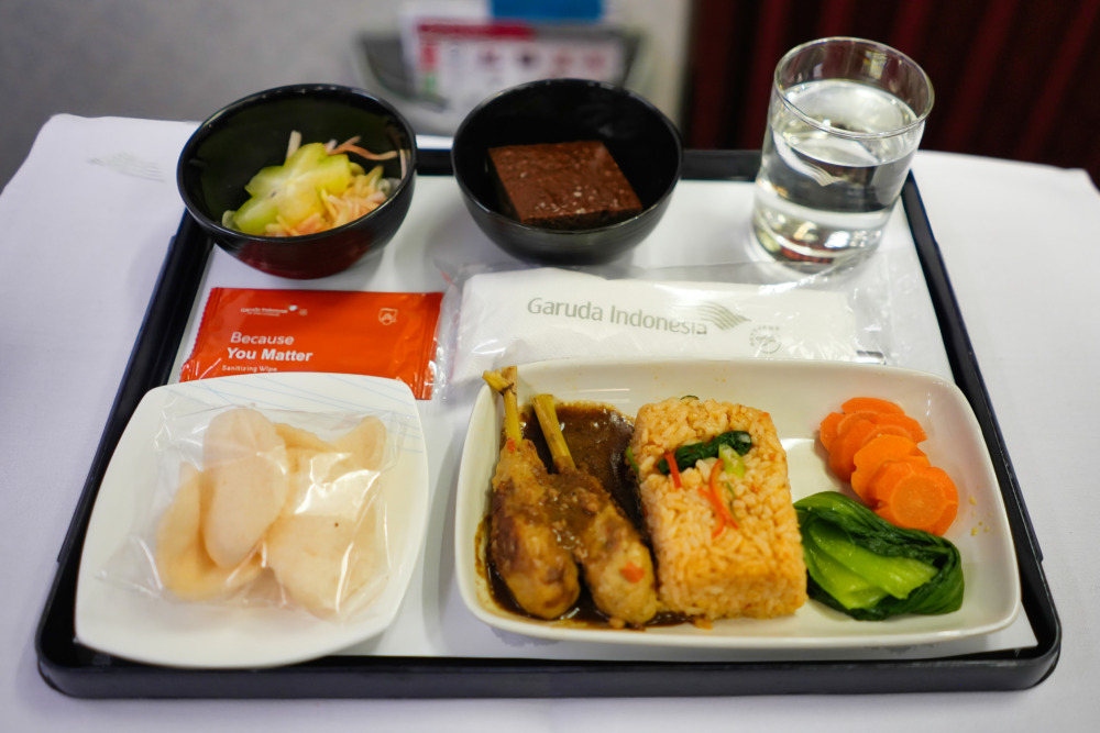 ガルーダインドネシア航空ビジネスクラス搭乗記・機内食全体