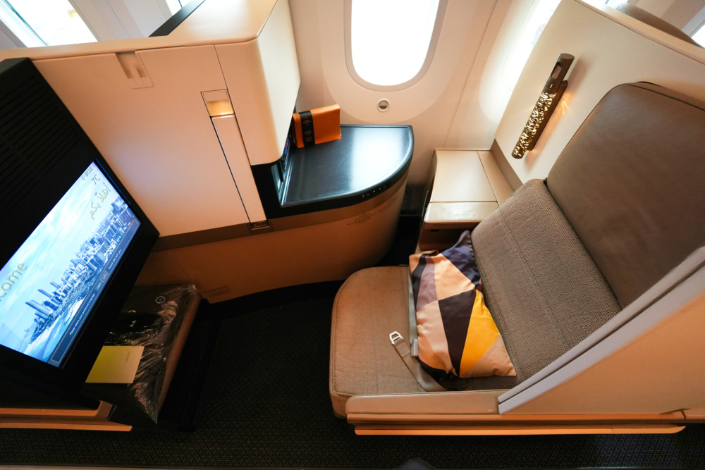 エティハド航空ビジネスクラス搭乗記・窓側席をチョイス