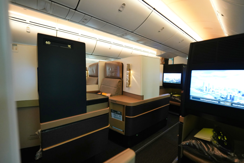 エティハド航空ビジネスクラス搭乗記・後ろ向き席の視界
