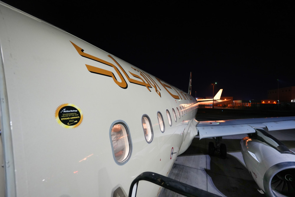 エティハド航空ビジネスクラス搭乗記・アブダビ空港・飛行機の後方