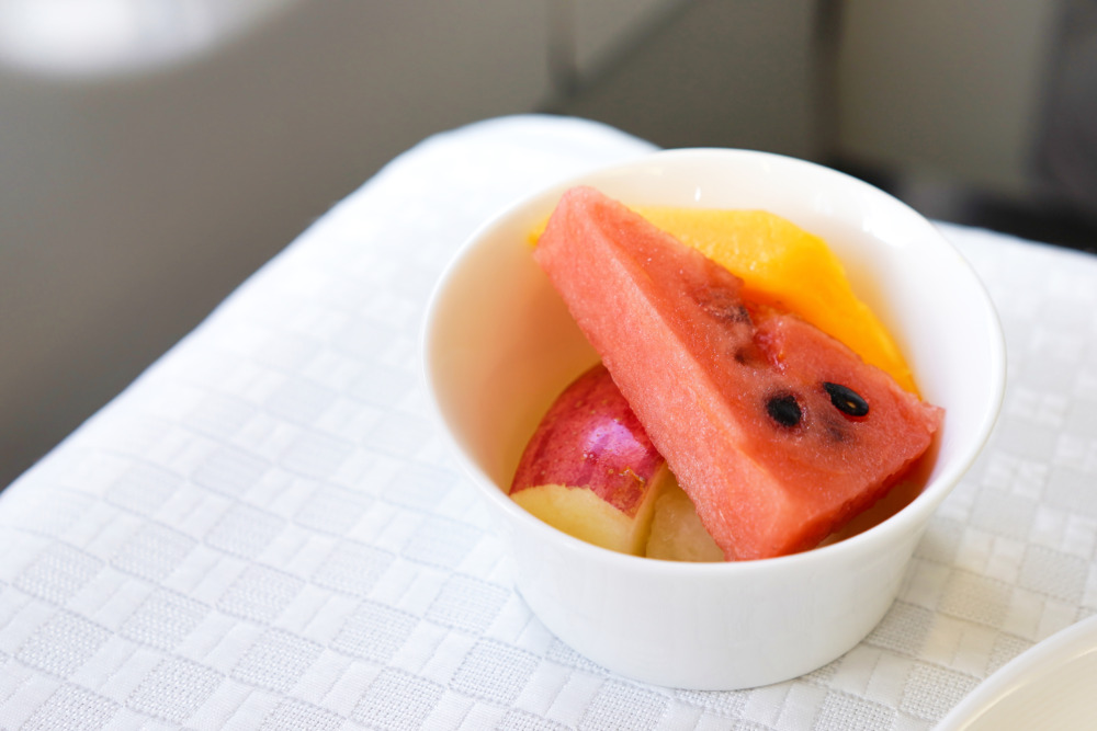 エバー航空ビジネスクラス搭乗記・機内食・デザート・フルーツ