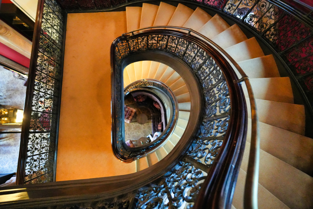 セントパンクラス・ルネッサンスホテル・ロンドン宿泊記・チェンバーズクラブへと続く階段