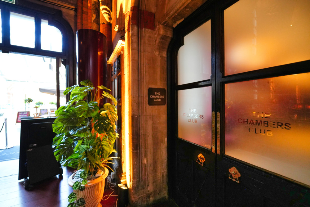 セントパンクラス・ルネッサンスホテル・ロンドン宿泊記・チェンバーズクラブのドア