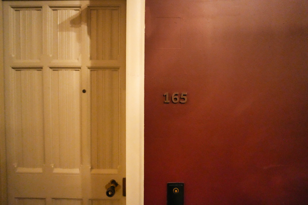 セントパンクラス・ルネッサンスホテル・ロンドン宿泊記・客室ドアの前
