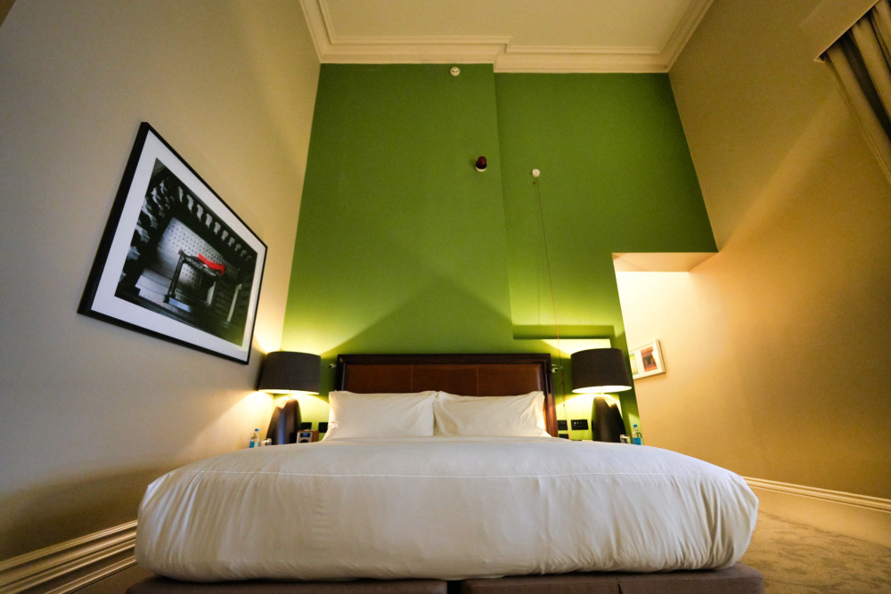 セントパンクラス・ルネッサンスホテル・ロンドン宿泊記・天井の高いベッドルーム