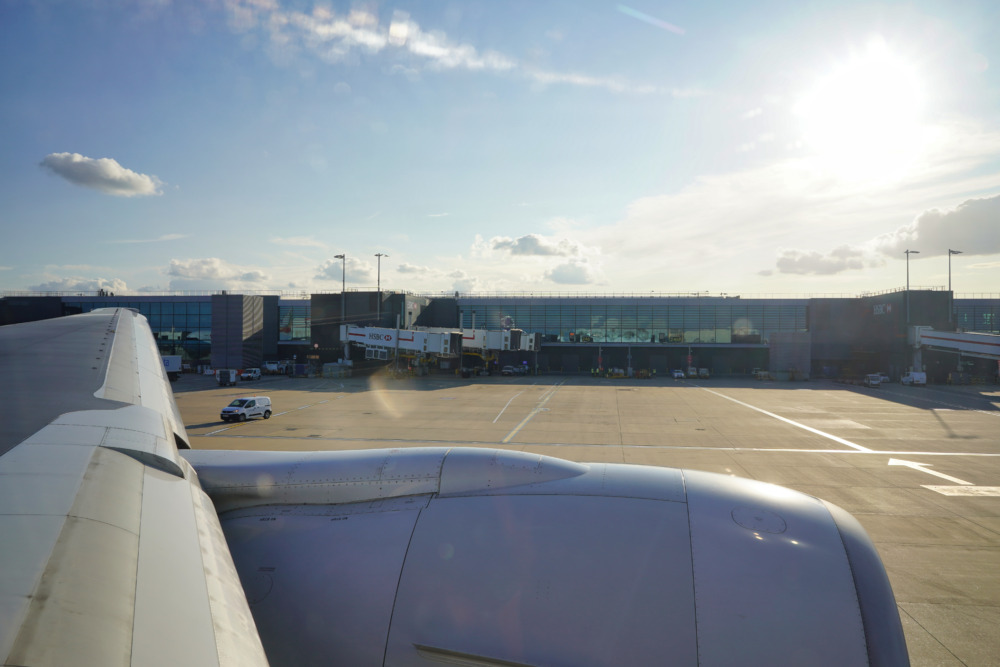 ANAビジネスクラス搭乗記・機窓から見るロンドンヒースロー空港